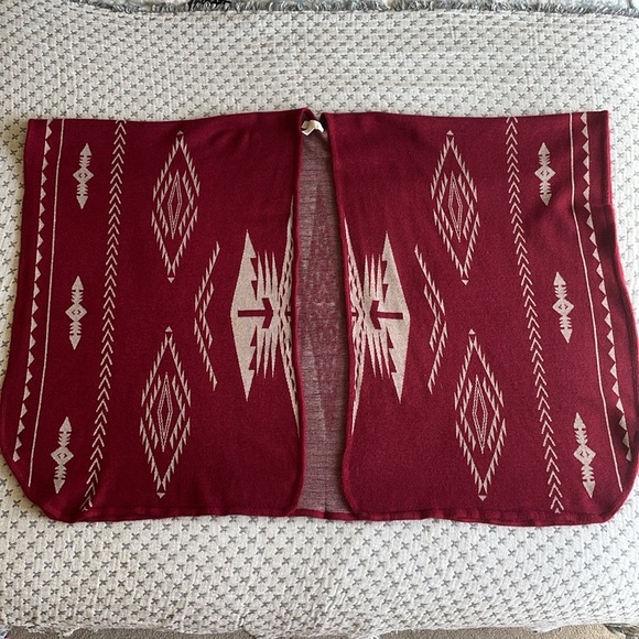 Francesca’s Poncho - Picture 3 of 6